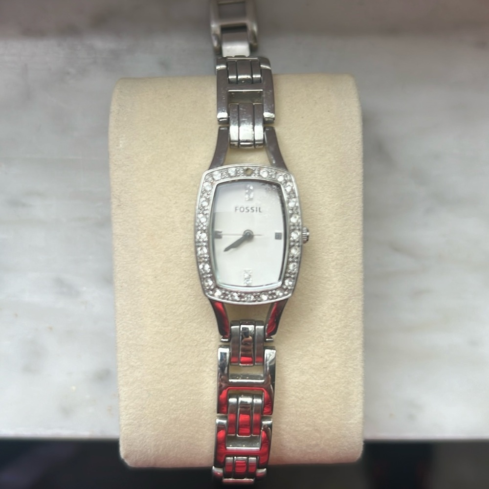 One gem missing. Needs battery